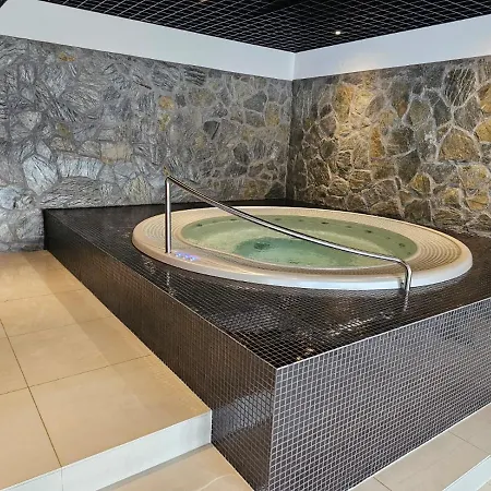 Park Resort: Panoramic Views With Pool, Sauna, And Fitness Access *